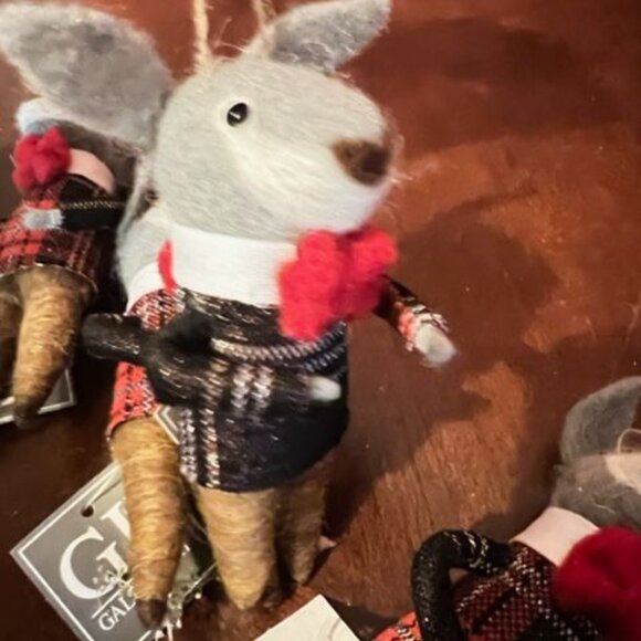 Set Of 4 Gallerie II Felt kangaroo Christmas Ornaments W Bow Tie & Tartan Vest - Picture 6 of 6